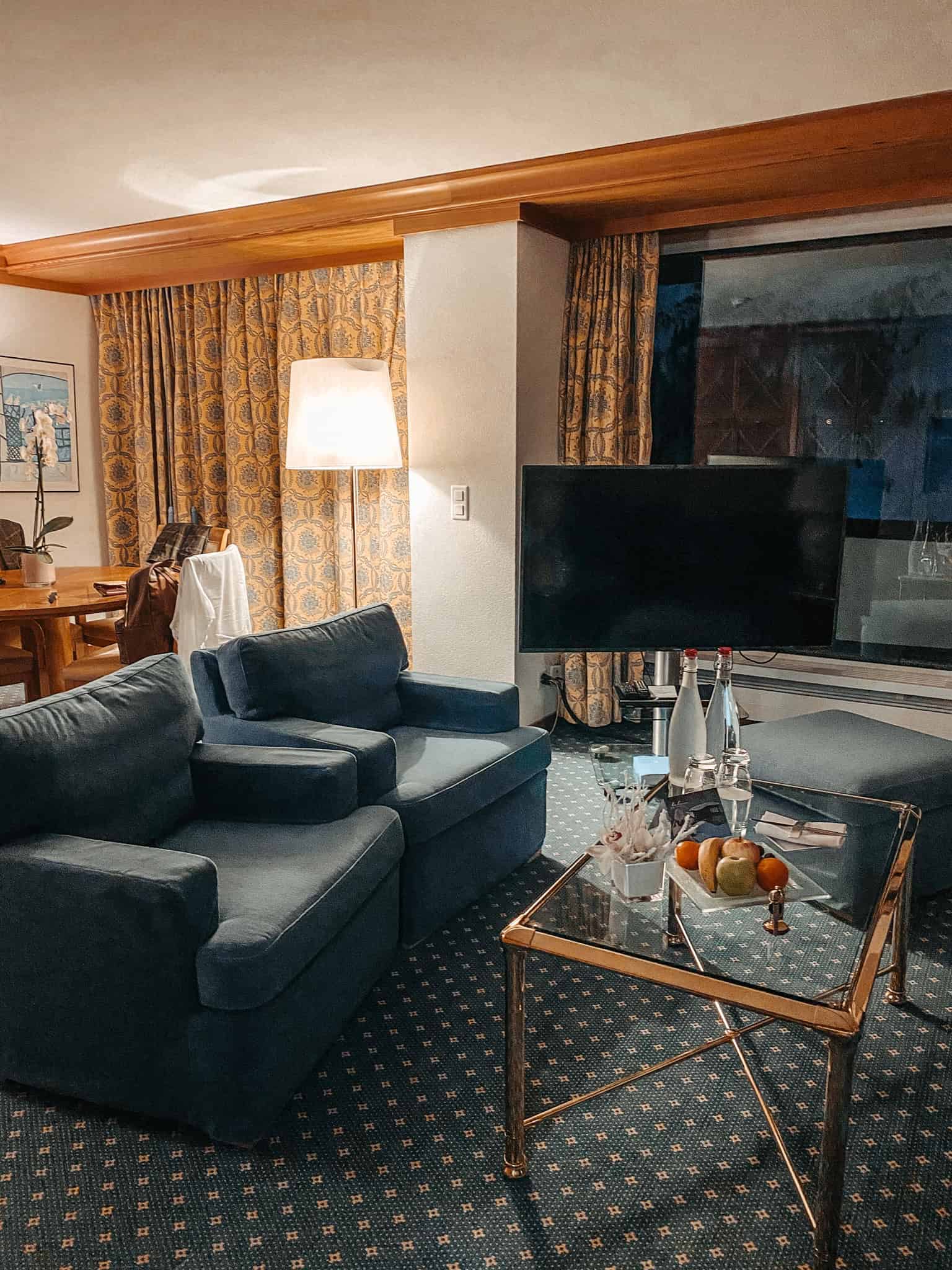 Wohnbereich einer Suite im Arosa Kulm Hotel